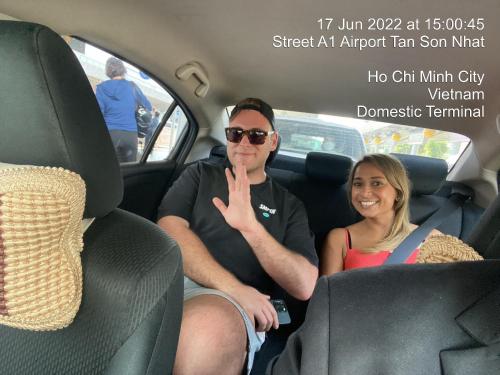 Khách lưu trú tại HA NOI HOTEL near Tan Son Nhat Airport --- FREE Airport Pick-Up and Drop-Off Available 24 Hours a Day