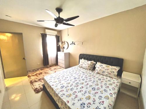a bedroom with a bed and a ceiling fan at Naura Homestay Selangor Kuala Lumpur in Batu Caves