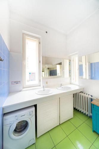 Η κουζίνα ή μικρή κουζίνα στο Old Town Kanonia Hostel & Apartments