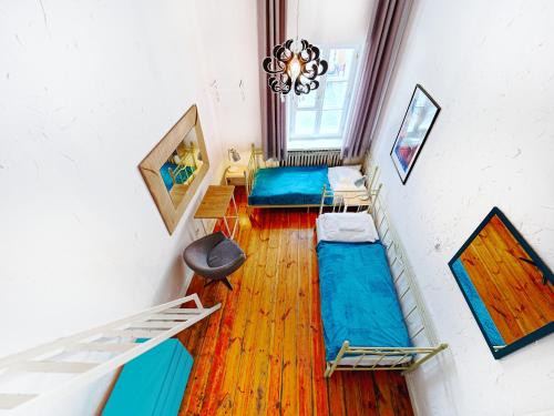 Ένα ή περισσότερα κρεβάτια σε δωμάτιο στο Old Town Kanonia Hostel & Apartments