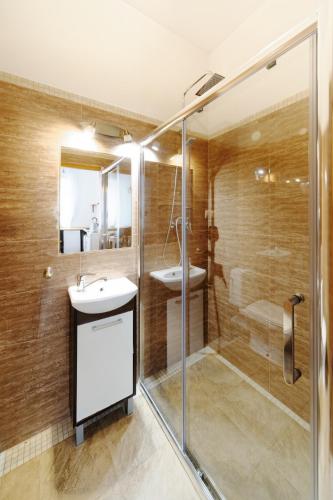Ένα μπάνιο στο Old Town Kanonia Hostel & Apartments