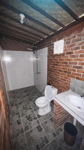 Koupelna v ubytování MANTA GUEST HOUSE