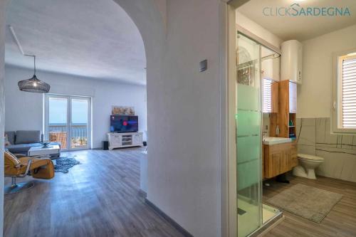 O baie la Tudor Flat sea view with WiFi unlimited, next to the sea