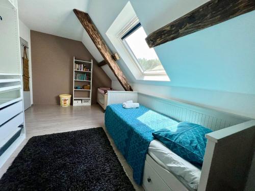 מיטה או מיטות בחדר ב-Superbe appartement duplex à Kaysersberg en Alsace