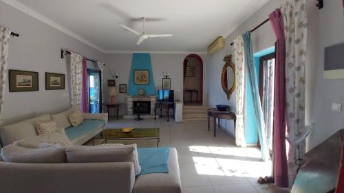 Χώρος καθιστικού στο Villa Quietude - Exceptional Corfu Escape with Private Sunset Pool