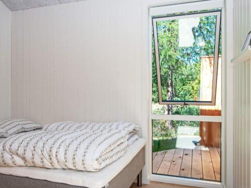 Postel nebo postele na pokoji v ubytování Holiday home Glesborg CXXXII
