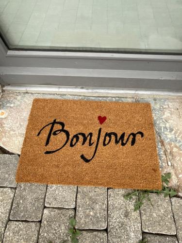 a welcome mat in front of a door at La Castanea, Charmante maison au pied du Granier in Chapareillan