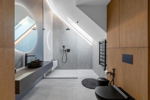 Vonios kambarys apgyvendinimo įstaigoje HolidayPlus Multiple Apartments, By Cohost