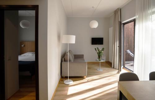 Una televisión o centro de entretenimiento en Wasa Resort Hotel, Apartments & SPA