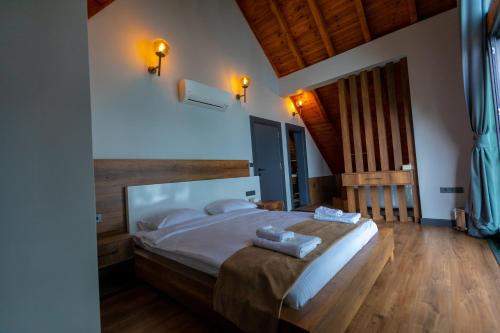 Voodi või voodid majutusasutuse SANTANA OTEL toas