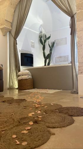 a living room with a room with a cactus at BELLE HOME OSTUNI vasca vista mare in Ostuni