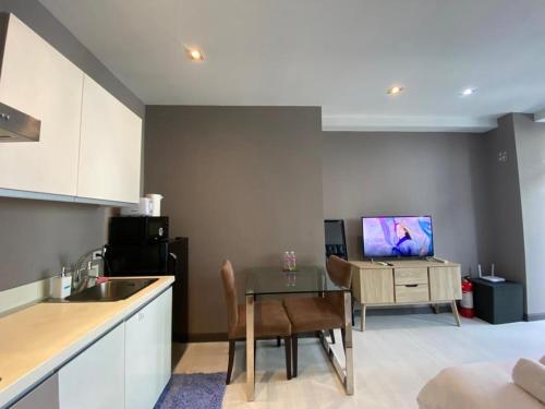 Fully Furnished Studio Flat in 12th Floor Gramercy