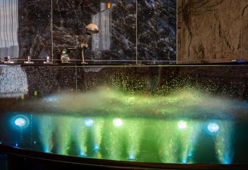 Piscine de l'établissement Stacja Galicja Rooms blisko Energylandia ou située à proximité