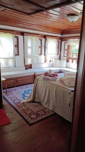a large bedroom with two beds and windows at Çamlıca Konak Çarsı in Safranbolu