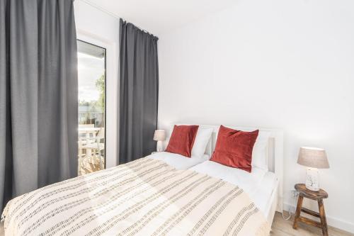 Posteľ alebo postele v izbe v ubytovaní Apartament WOOD SurfingBird Dźwirzyno