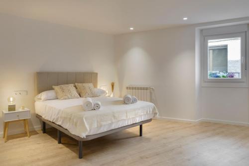 a bedroom with a bed with two towels on it at Alojamiento Maite Jaca in Jaca