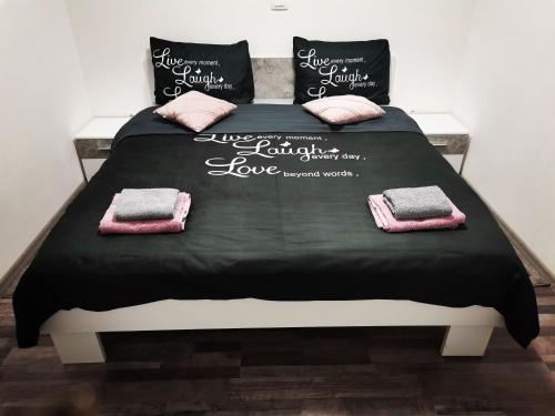Postel nebo postele na pokoji v ubytování Apartmani "Marina"
