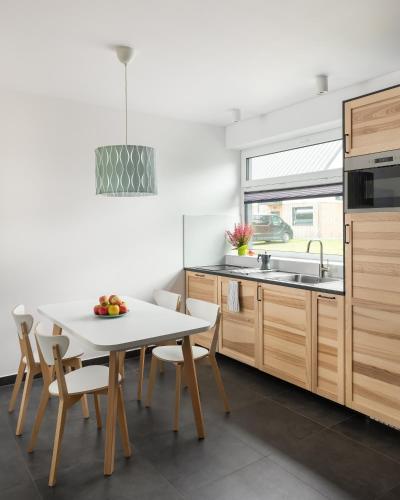 a kitchen with a table and chairs and a sink at Moje Miejsce Kazimierz in Kazimierz Dolny