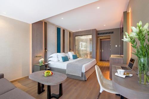 Katil atau katil-katil dalam bilik di Amathus Beach Hotel Limassol