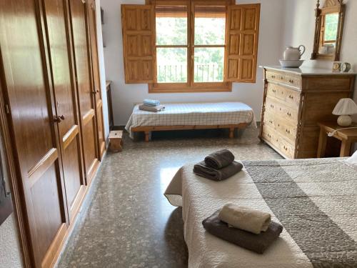 En eller flere senge i et værelse på LA ALBERQUILLA, un oasis con piscina en Quentar