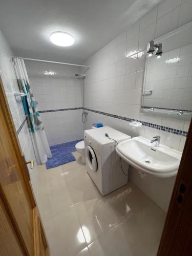 a bathroom with a toilet and a sink at Garajonay in Puerto del Rosario