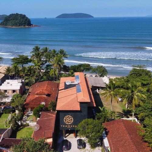 an aerial view of a house on the beach at Pousada TeMoana in Ubatuba