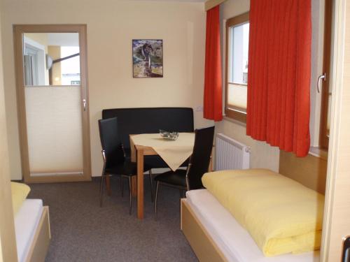 Una cama o camas en una habitación de Haus Wiesenblick