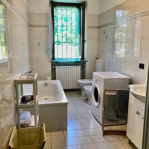 Gallery image of Appartamento in cascina -la cascinetta di Ali- in Roatto