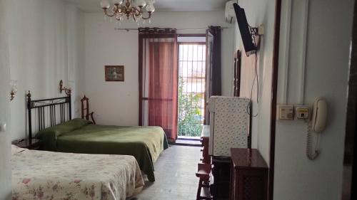 Posteľ alebo postele v izbe v ubytovaní Hostal Colon Antequera