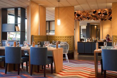 Restaurace v ubytování Crowne Plaza Geneva by IHG