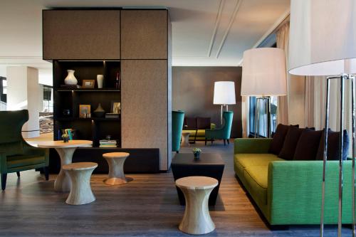 Posezení v ubytování Crowne Plaza Geneva by IHG