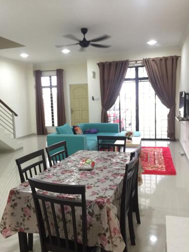 Гостиная зона в Sejati Homestay bukit payong marang k.terengganu