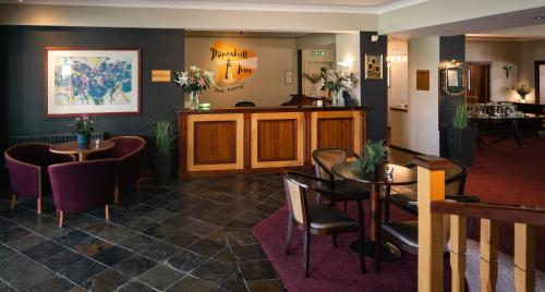 The lobby or reception area at Downhill Inn