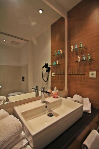 a bathroom with a sink and a mirror at Hotel Landgasthof Gemmer in Rettert