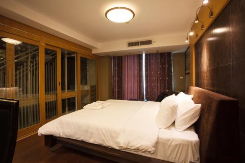 a bedroom with a white bed and a window at 2B-Short-term rental allowed-2BRs Downtown Bangkok in Makkasan