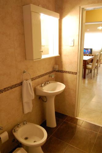 a bathroom with a toilet and a sink at Siete Cepas in San Rafael