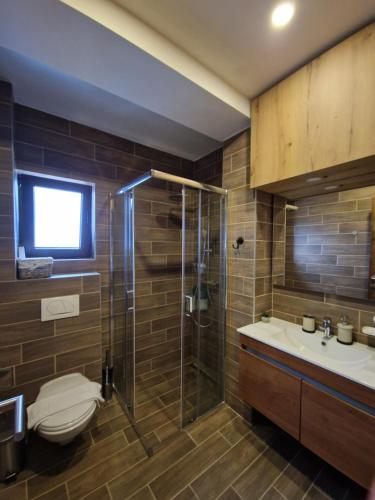Un baño de SkyKop Apartmani