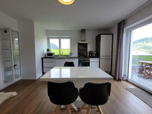 Kuchyň nebo kuchyňský kout v ubytování Panorama Apartments - Steinbock Lodges