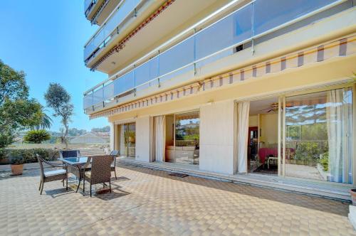 comfortable 3 bedroom, superb south terrace