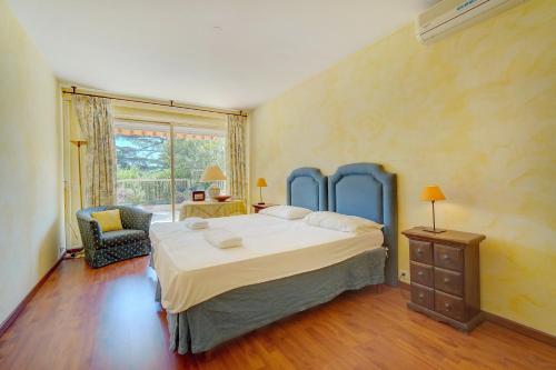comfortable 3 bedroom, superb south terrace