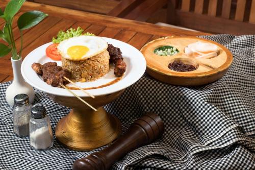 Mad på resortet eller i nærheden