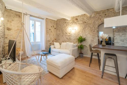 Old Town Nice Renovated 2BR Near Beaches & Cours Saleya