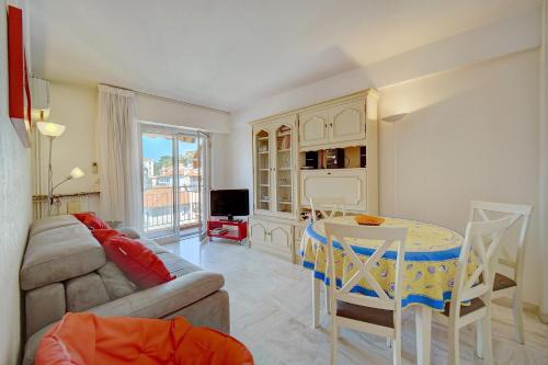 Zdjęcie z galerii obiektu 2 room center very comfortable wi fi w Cannes