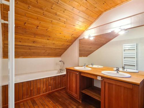 a bathroom with two sinks and a bath tub at Chalet spacieux à Flaine avec sauna, cheminée et balcon - 6 chambres, proche des pistes - FR-1-425-4 in Flaine