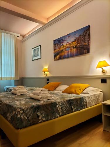 Postel nebo postele na pokoji v ubytování Hotel Camilla Firenze