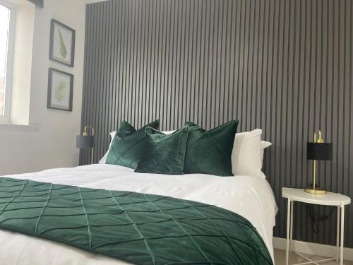 En eller flere senge i et værelse på Grand Station Suite