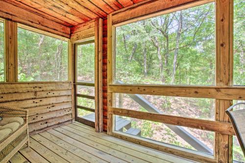 Fotografie z fotogalerie ubytování Bright Davis Escape with Screened-In Porch! v destinaci Davis