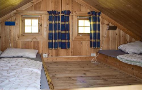 a bedroom with two beds in a wooden cabin at Stallen 2 in Rauland