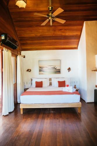 a bedroom with a large bed with a ceiling at Hurricane Jeri in Jericoacoara