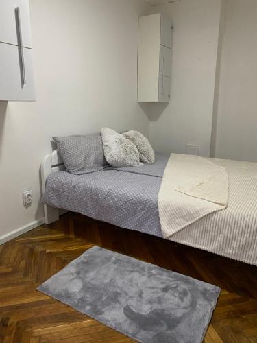 Säng eller sängar i ett rum på Belgrade centrum